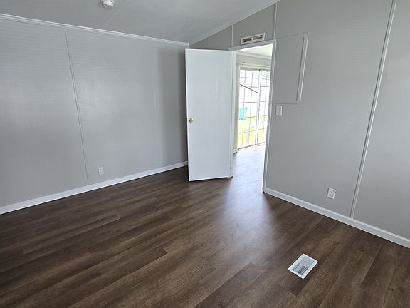4th image of 1039 Live Oak St Trlr 7