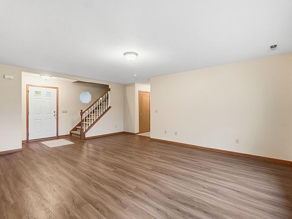 5th image of 307 Willard Dr