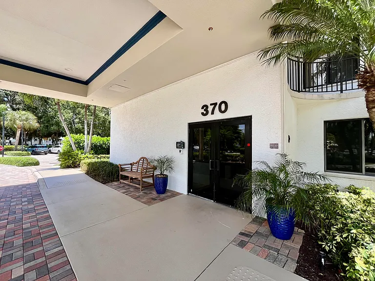 370 Golfview Rd #302 — Photo 42
