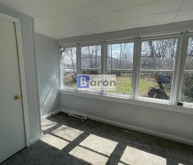 2408 Kenwood Ave — Photo 6
