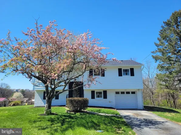 490 Sue Dr, Hummelstown, PA 17036
