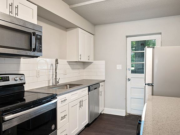 5th image of 423-427 Maple Blvd #425-2S