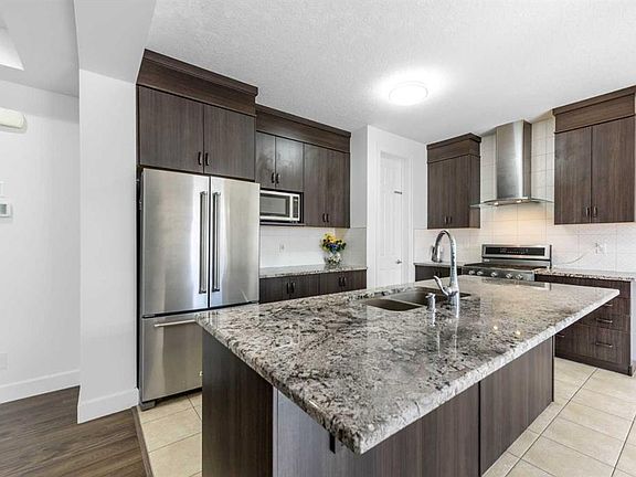 3rd image of 15 SW Cityscape Cres NE