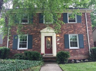 870 Lincoln Rd, Grosse Pointe, MI 48230