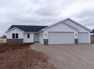 4110 Ridgecrest Ln, Kaukauna, WI 54130