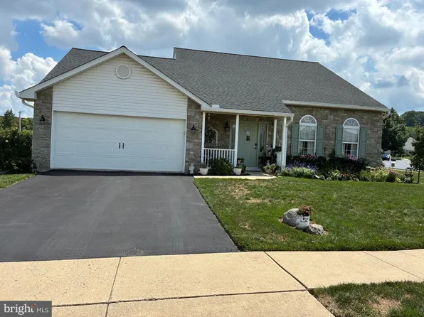 2401 John Henry Dr, Sinking Spring, PA 19608