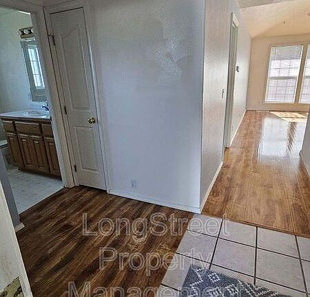 3rd image of 2565 Burlington St NE