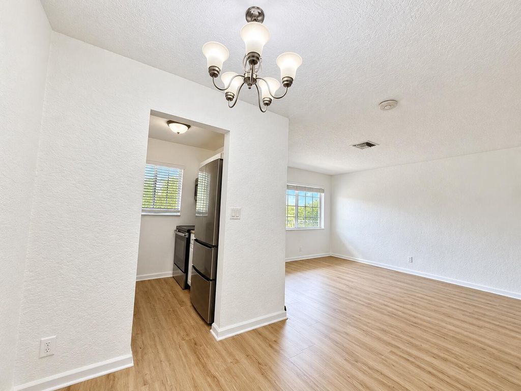 1651 NE 33rd St APT 1, photo 6