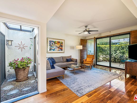 4th image of 663 N Majorca Cir