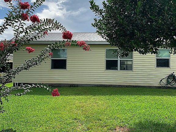 4th image of 550 Saint Andrews Blvd