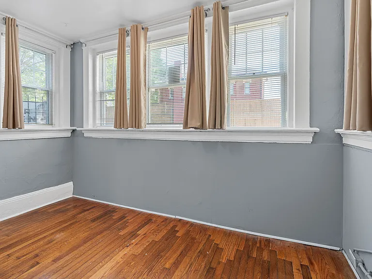 160 4th St NE #9 — Photo 10