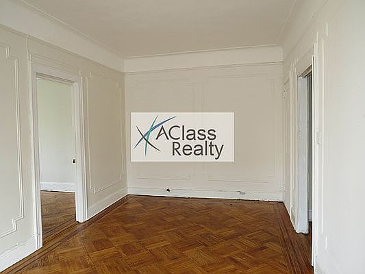4th image of 30-03 47th St #C7