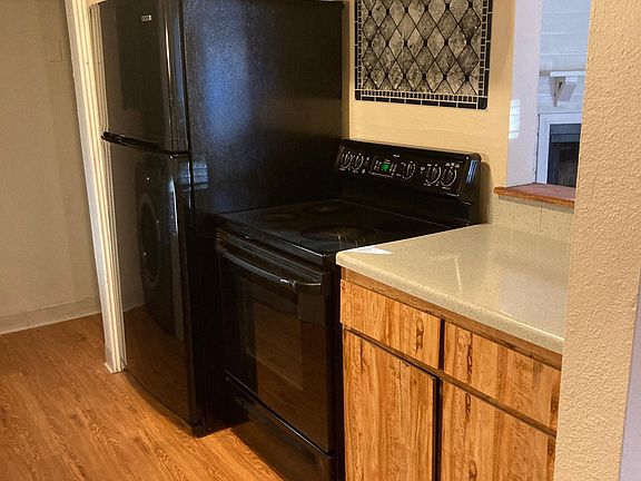 Electric stove and fridge