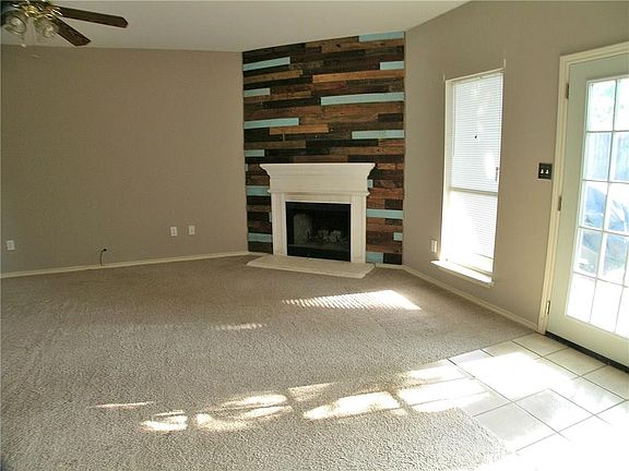 4th image of 327 Texas Dr