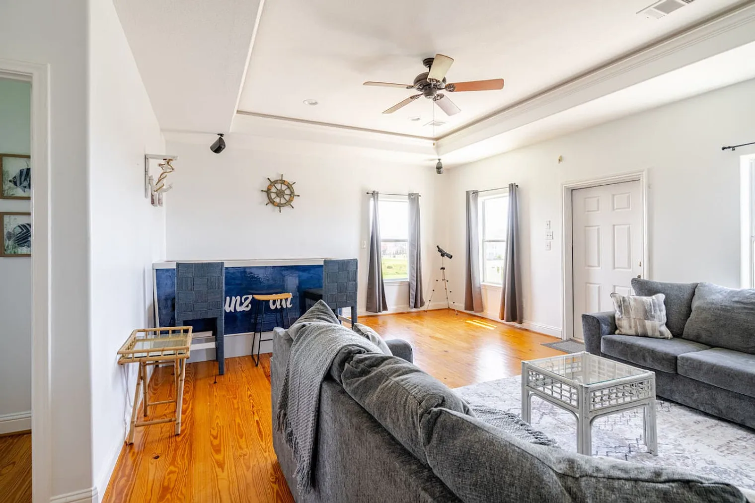 6 bed, 3.0 bath, 2400 sqft, $5,454 — Photo 2