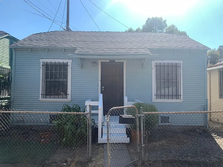 5211 1/2 Marmion Way — Photo 12