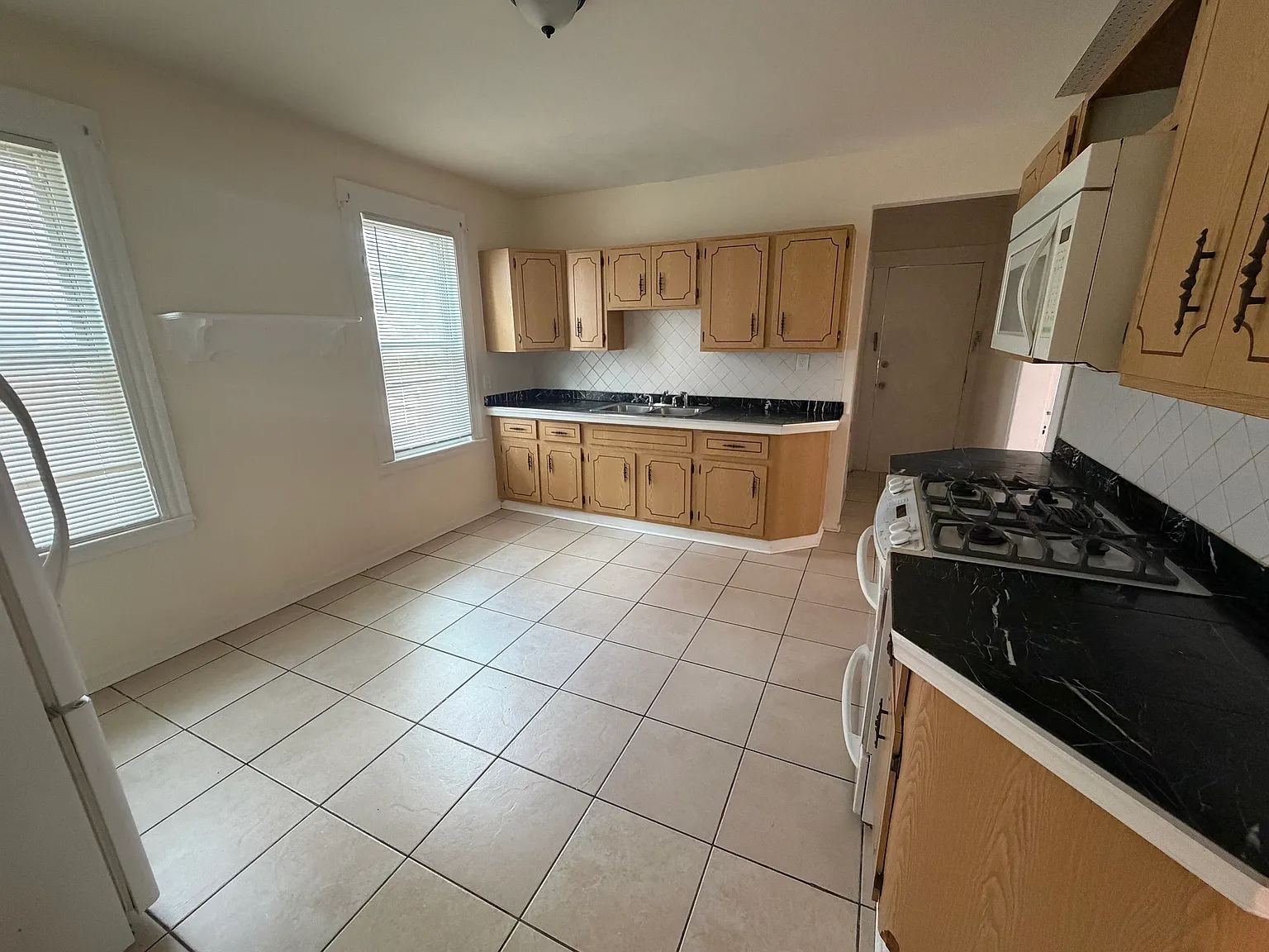 2 bed, $2,000 — Photo 2
