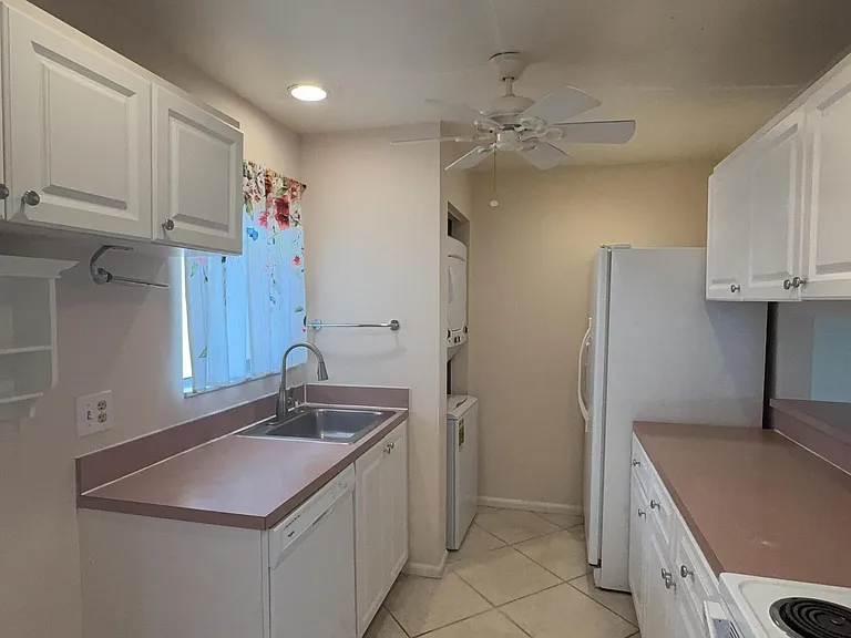 872 SW 9th Street Cir #201 — Photo 13