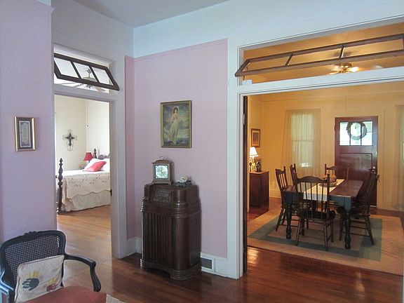5th image of 402 W Barbour St