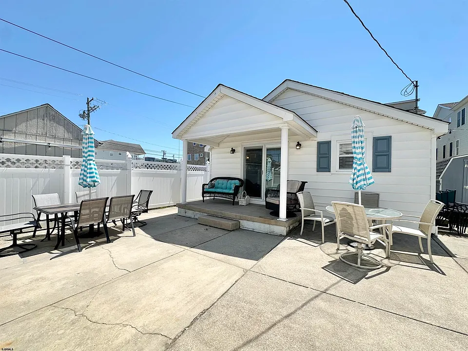 148 E Burk Ave #C