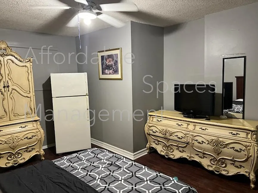 160 Lamar Street — Photo 3