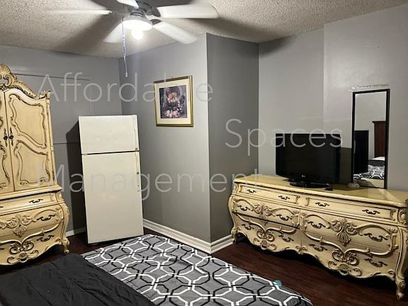 3rd image of 160 Lamar St