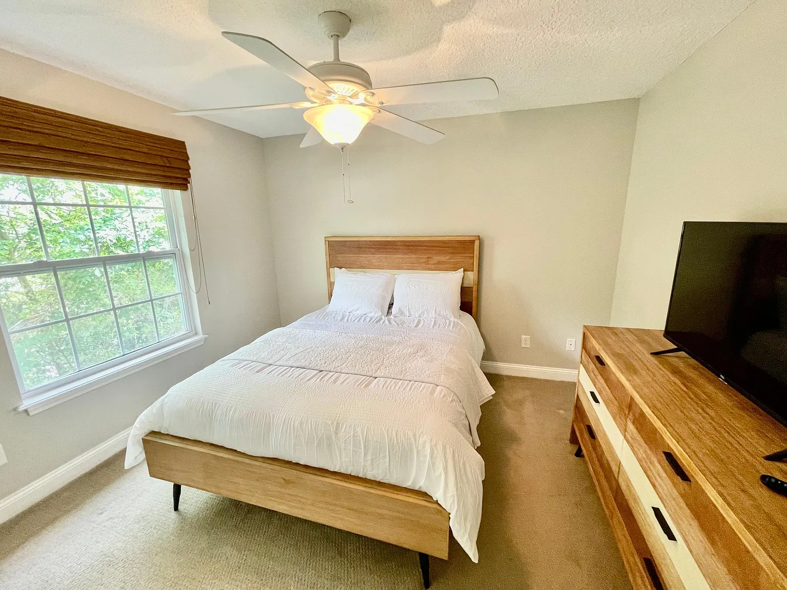 736 Kings Estate Rd — Photo 3