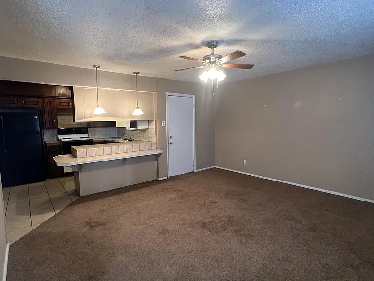 124 Temple Ave — Photo 3
