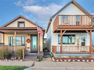 414 Front St #412, Buffalo, IA 52728