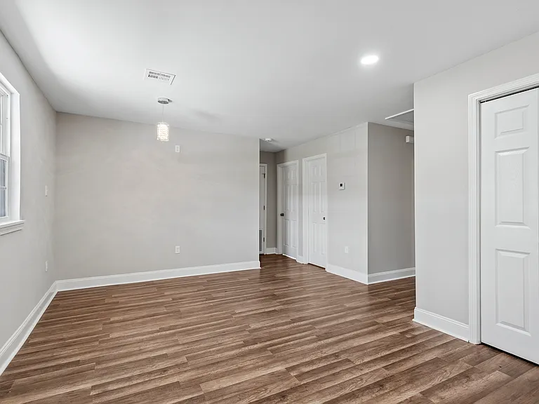 2309 Humanity St — Photo 9