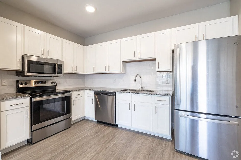 360 Hilliard Apartments — Photo 2