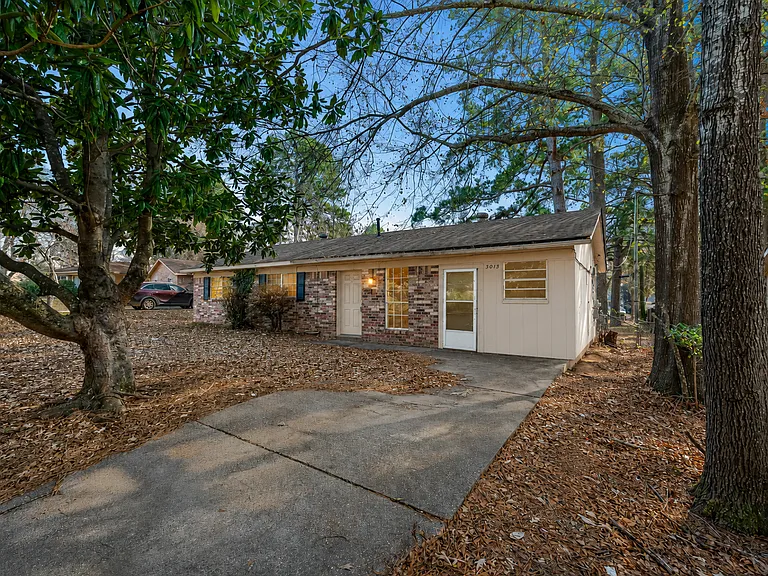 3013 Hazel Cir — Photo 2
