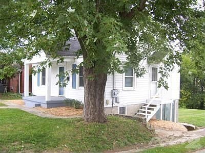 3rd image of 146 Myrtle Ave