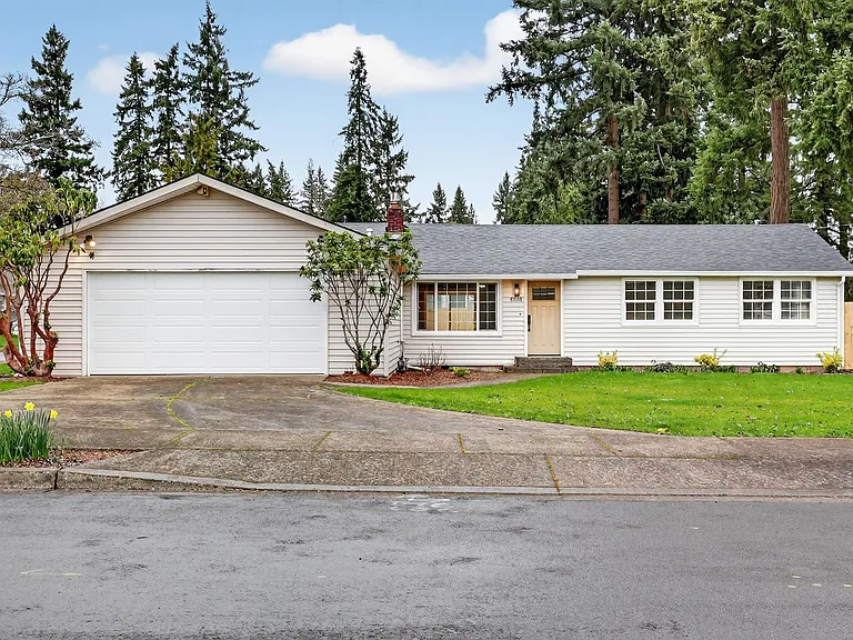8808 NE 33rd St — Photo 1