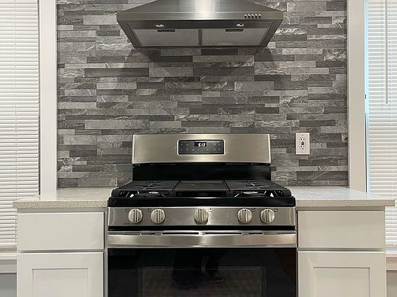 4th image of 402-404 Poplar St Floor 1