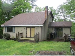 326 Fawn Lake Dr, Hawley, PA 18428