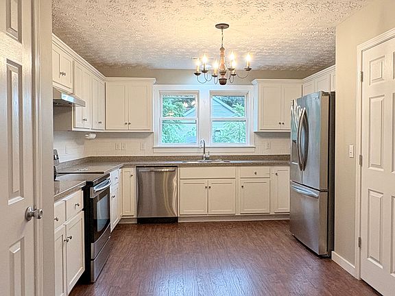 5th image of 140 Highland Ave