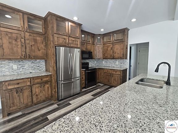 5th image of 801 E Virginia Pl