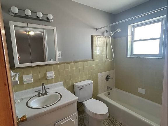 3rd image of 1915 Rockford Ln #D473ecd56