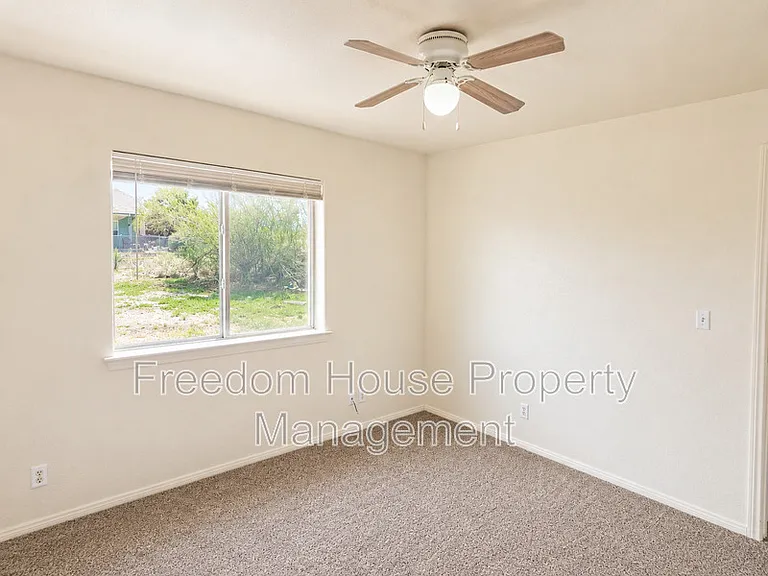 561 Bourbon St #B — Photo 12