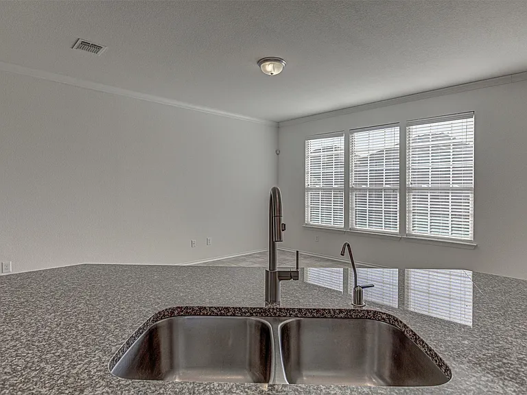 339 Alamosa Dr — Photo 20