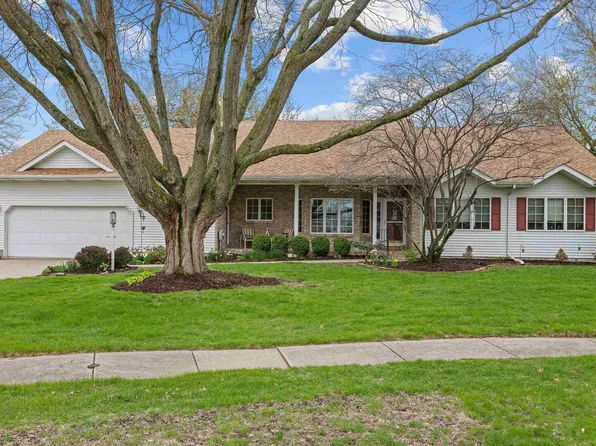 3232 Fernwood Ct, Davenport, IA 52807