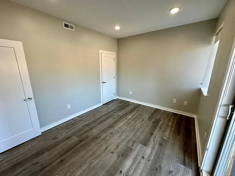 1654 Ridge Ave — Photo 8