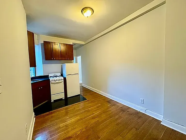 39 Christopher St #5D — Photo 2