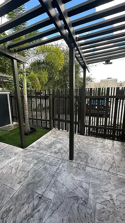 3 bed, 2.5 bath, 1672 sqft, $3,500 — Photo 3