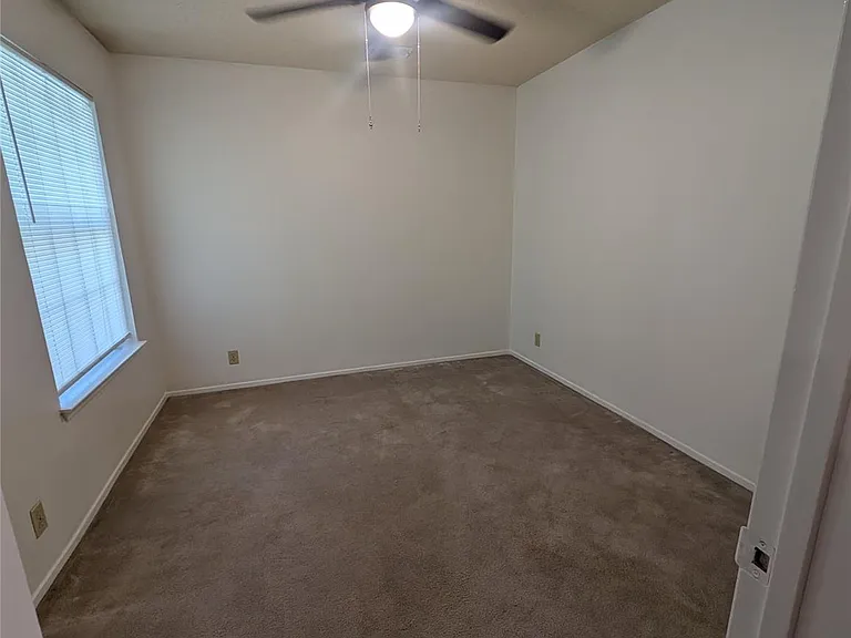 800 E Central Dr — Photo 11