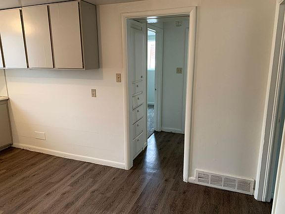 4th image of 110 S Orchard Dr APT 3