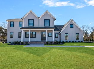 7 Happy Ln, Westhampton Beach, NY 11978