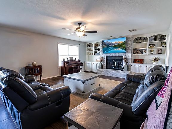 4th image of 2729 Oak Crest Dr