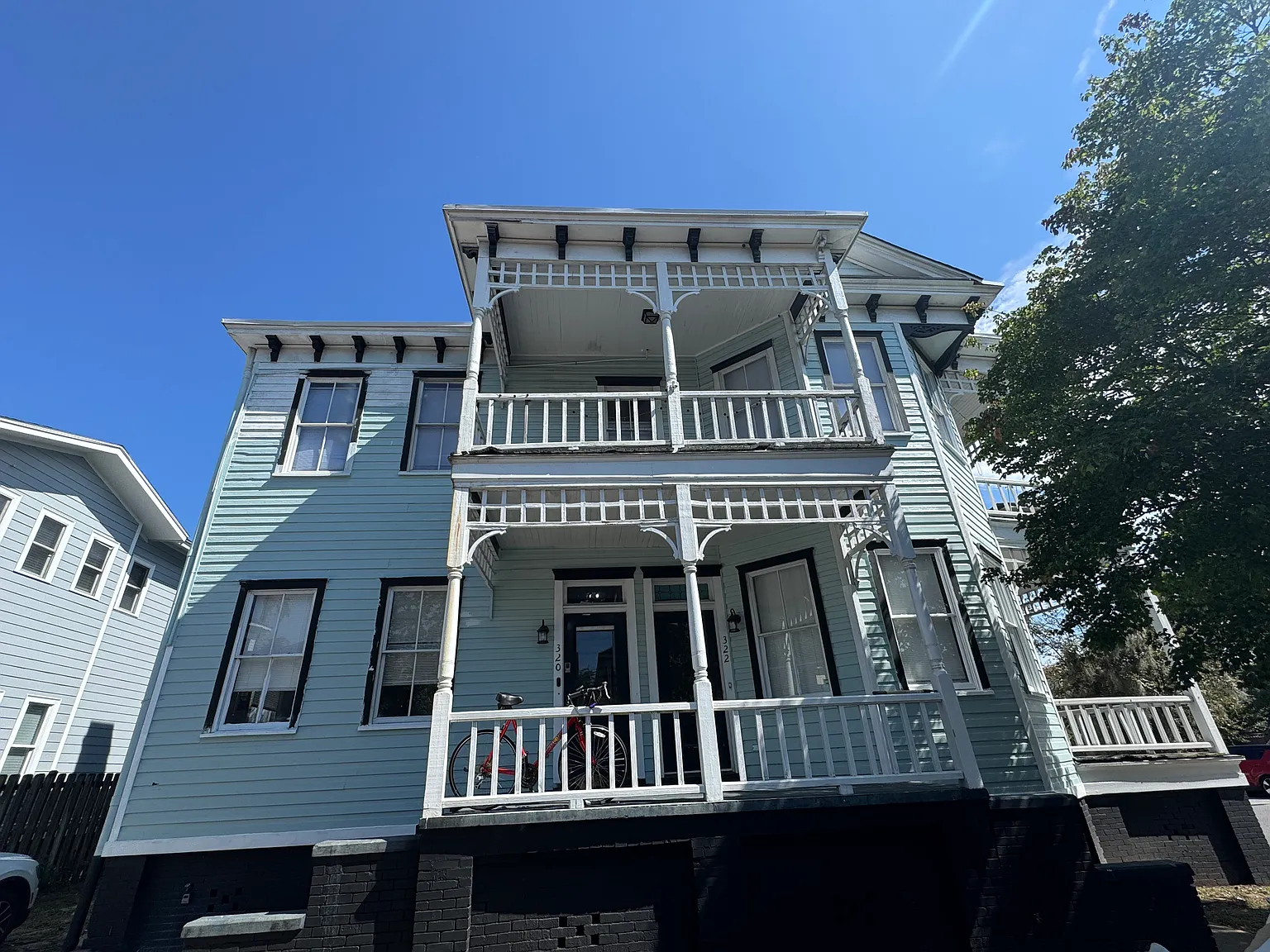 4 bed, 1350 sqft, $2,700 — Photo 3